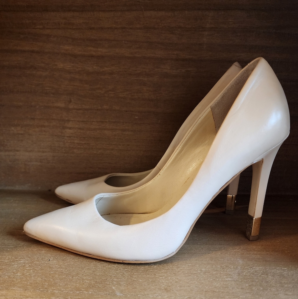 Cream Textured High Heels with Pointed Toe